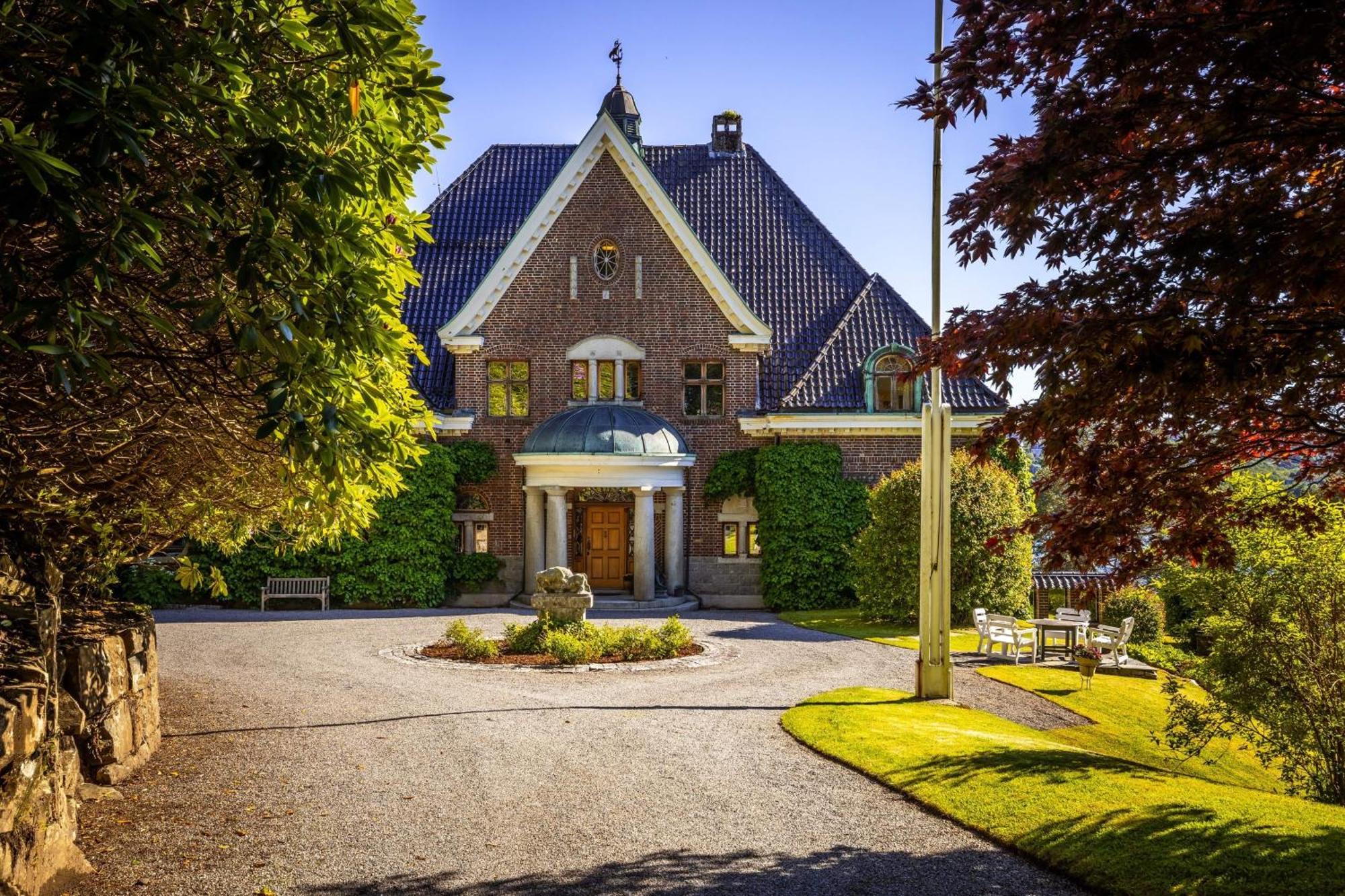 Unique Victorian Villa With Private Coastline Берген Экстерьер фото