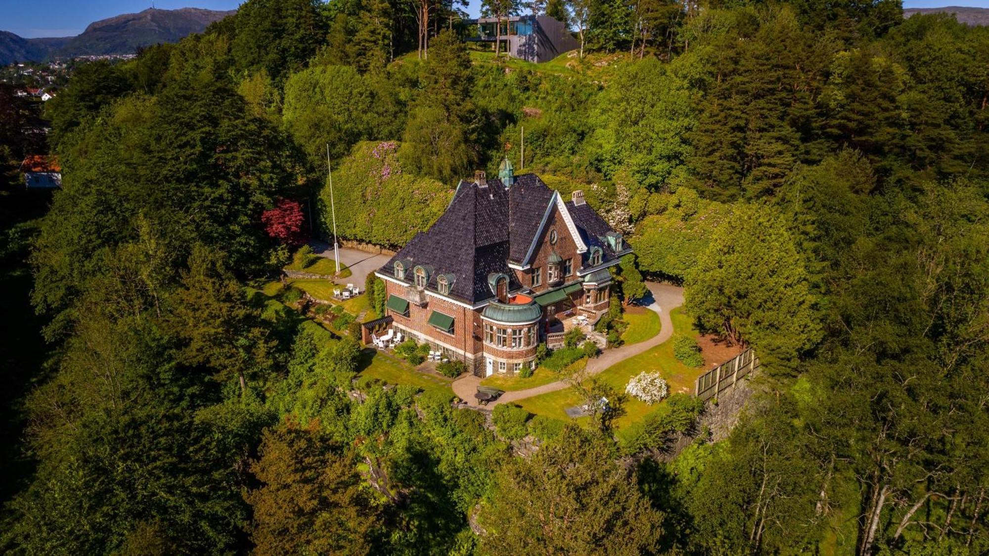 Unique Victorian Villa With Private Coastline Берген Экстерьер фото