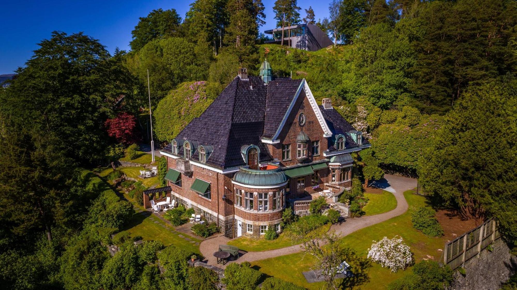 Unique Victorian Villa With Private Coastline Берген Экстерьер фото