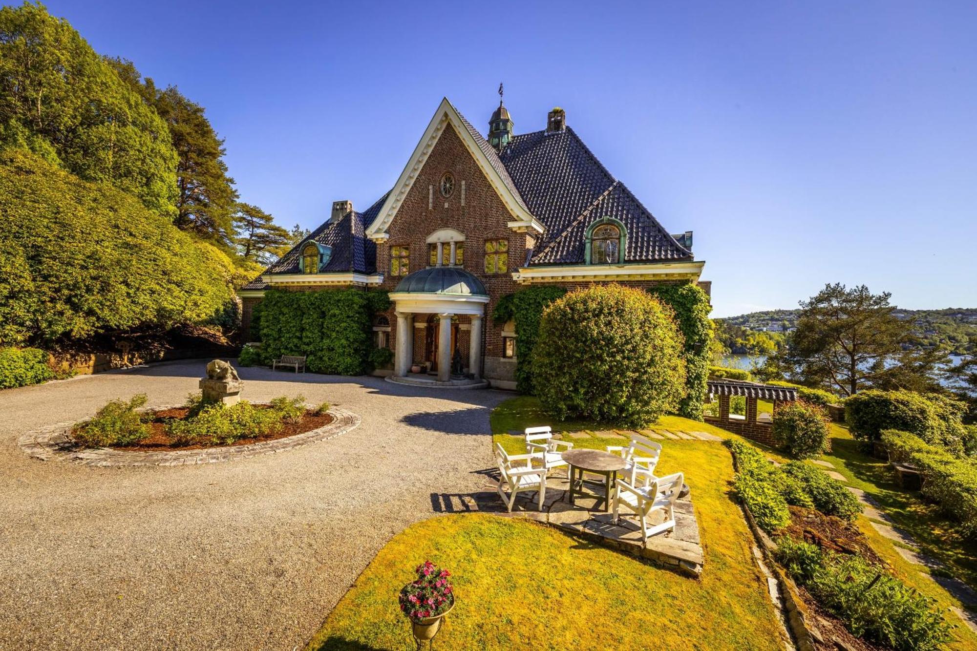 Unique Victorian Villa With Private Coastline Берген Экстерьер фото
