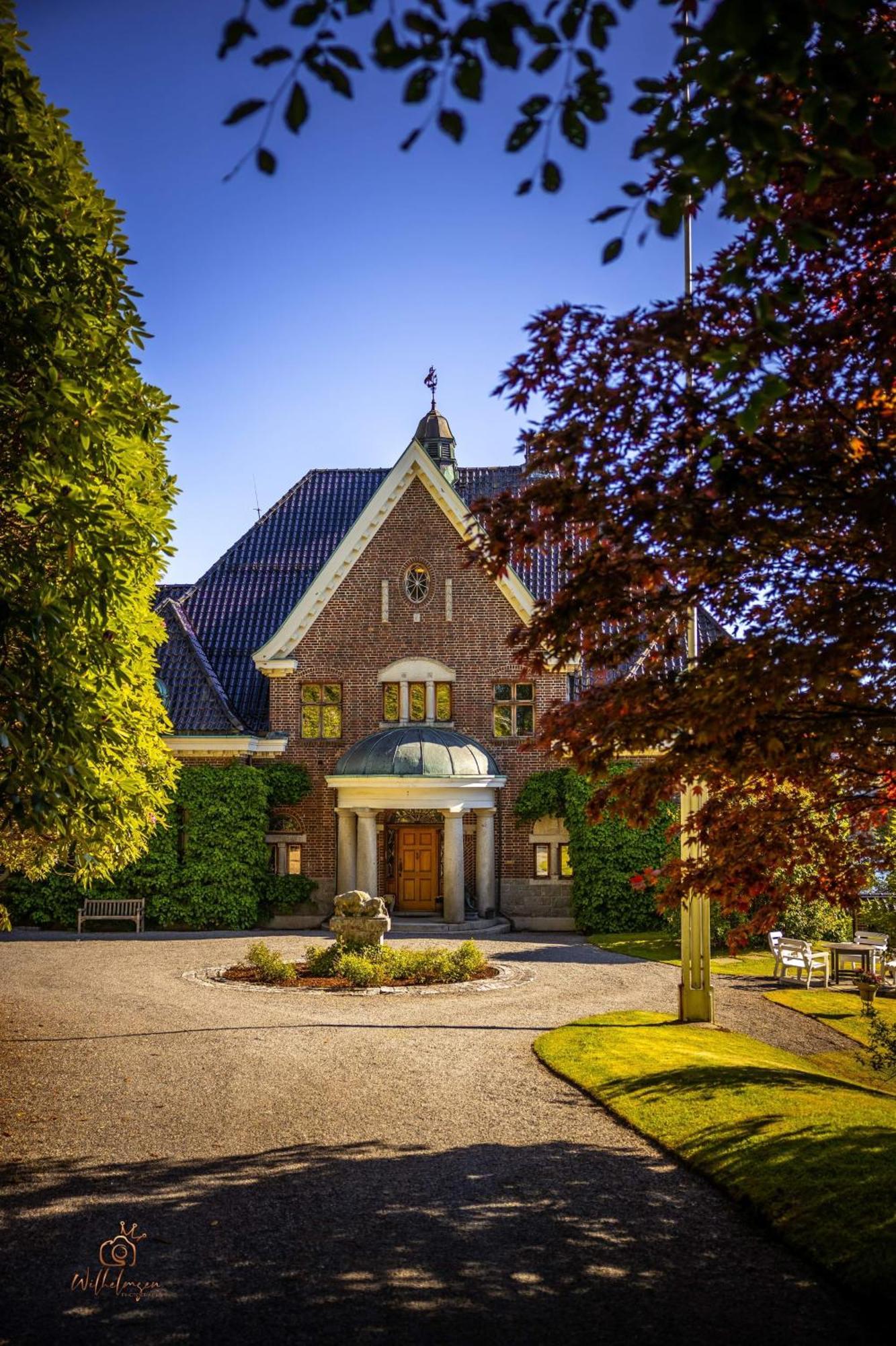 Unique Victorian Villa With Private Coastline Берген Экстерьер фото