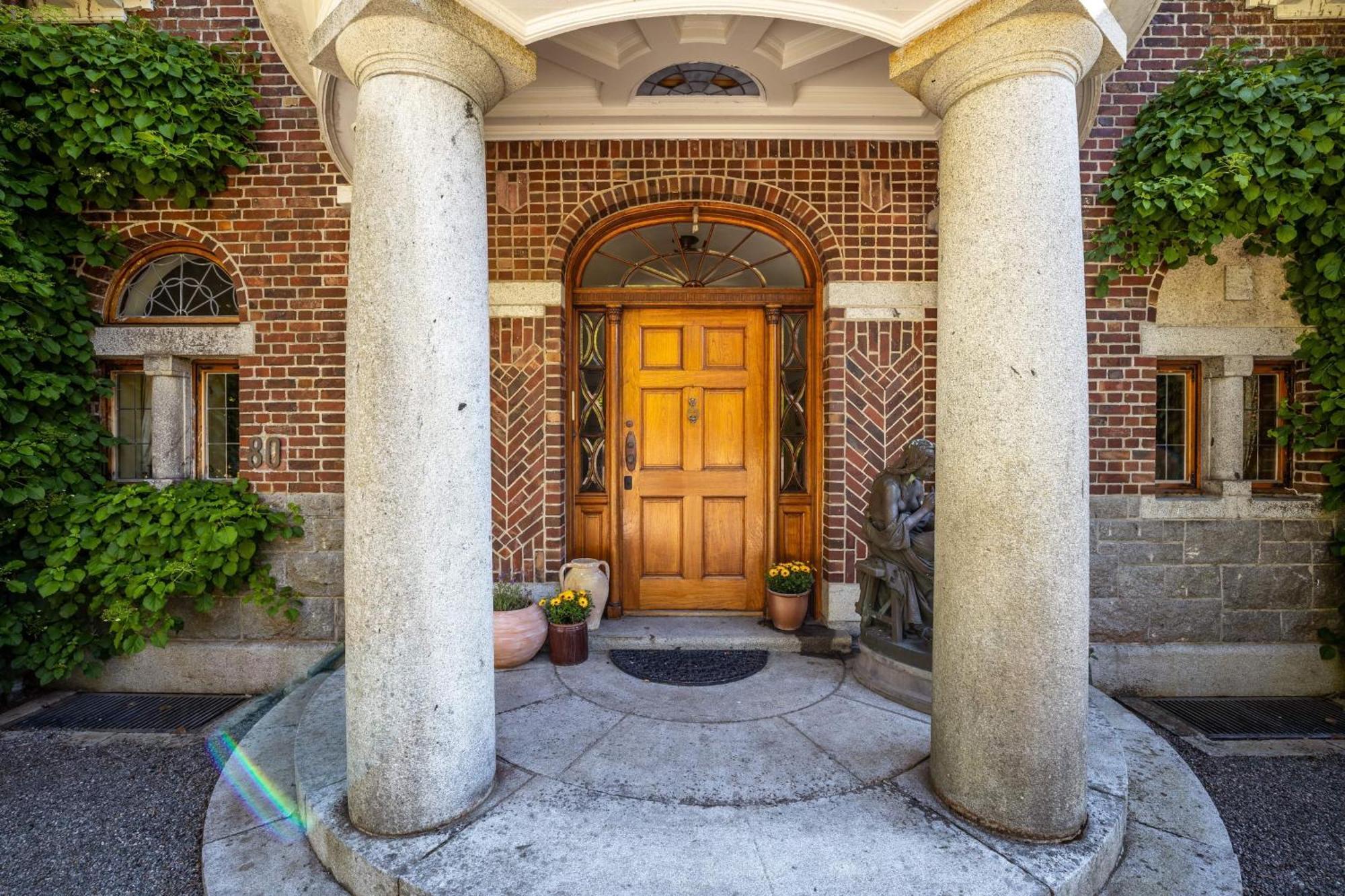 Unique Victorian Villa With Private Coastline Берген Экстерьер фото