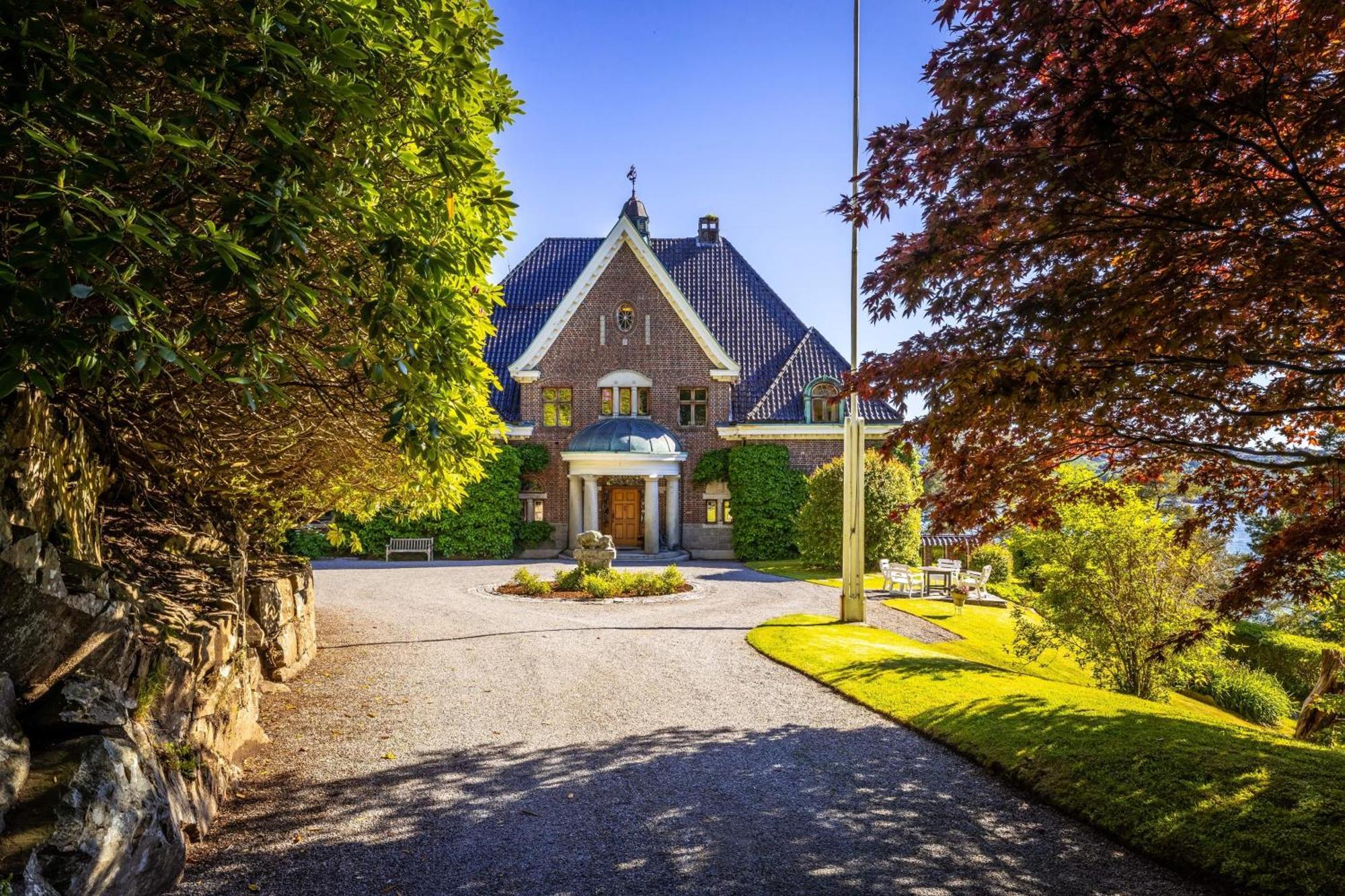 Unique Victorian Villa With Private Coastline Берген Экстерьер фото