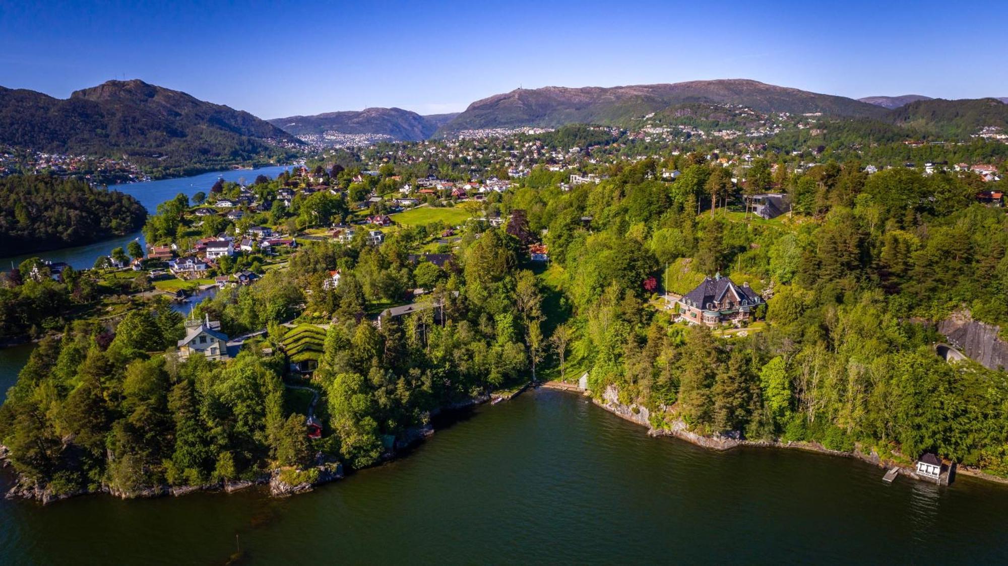 Unique Victorian Villa With Private Coastline Берген Экстерьер фото