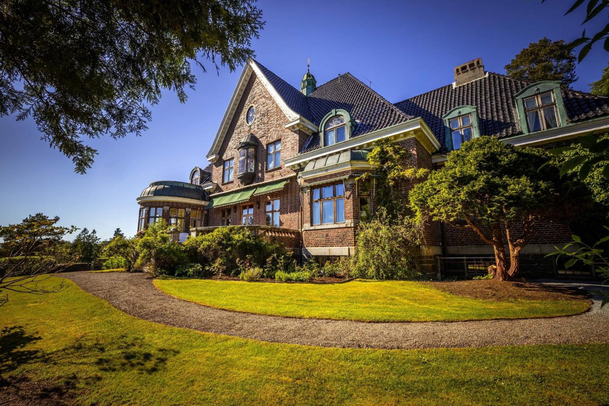 Unique Victorian Villa With Private Coastline Берген Экстерьер фото